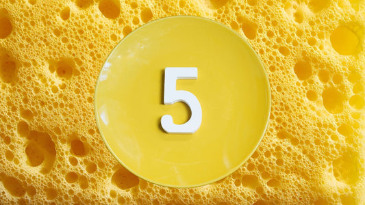 5 Mistakes That Make Your Sponge Dirty (And What It’s Really Doing to Your Home)